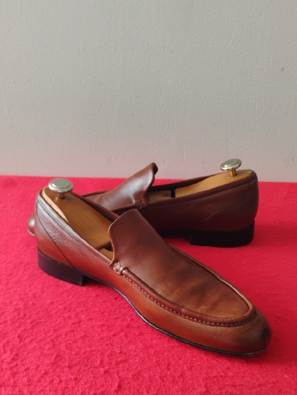 Salvatore Ferragamo Men's Chestnut Brown Leather Slip-On Loafers - Picture 3 of 9